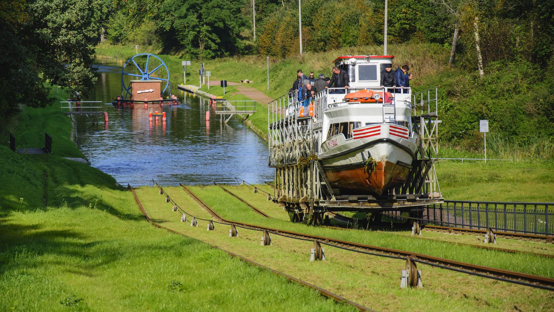 Elblag_canal_tour_poland